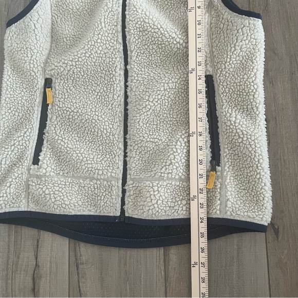 L.L. Bean Women's Mountain Pile Sherpa Fleece Vest Medium Ivory Hiking Camping - Picture 10 of 11